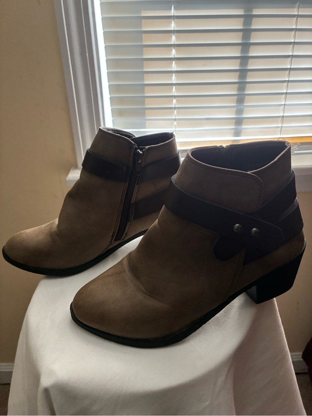 Western Taupe Tan Suede Harness Ankle Booties Strappy Studded Block Heel Size 7